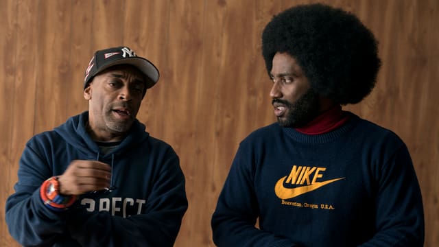 Regisseur Spike Lee spricht mit seinem Hauptdarsteller John David Washington. Regisseur Spike Lee spricht mit seinem Hauptdarsteller John David Washington.