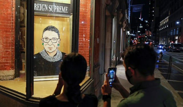 In maletg da Ruth Bader Ginsburg. In maletg da Ruth Bader Ginsburg.