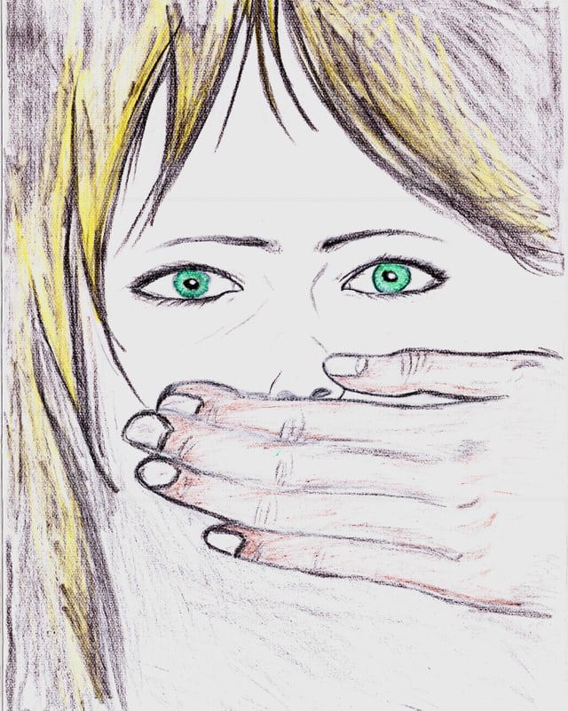 Hand hält Mädchen den Mund zu. Hand hält Mädchen den Mund zu.