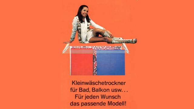 Eine Frau sitzt auf dem Boden. Darunter ein Bild eines Wäscheständers. Eine Frau sitzt auf dem Boden. Darunter ein Bild eines Wäscheständers.