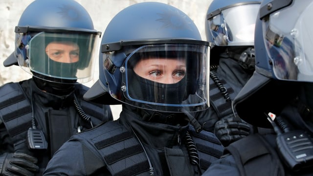 Bevölkerung von NRW vertraut der Polizei Bevölkerung von NRW vertraut der Polizei