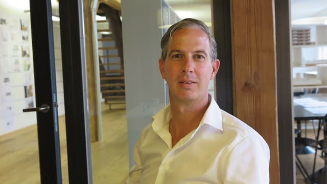 Mann in Büro Mann in Büro