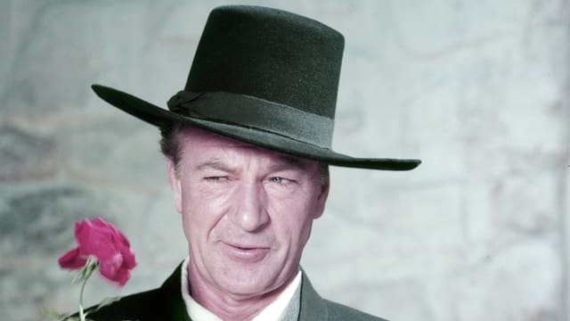 Auf dem Bild ist Gary Cooper zu sehen. In der Hand hält er eine Rose. Auf dem Bild ist Gary Cooper zu sehen. In der Hand hält er eine Rose.