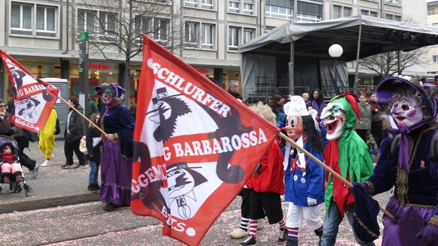Vortrab mit Fahnen. Vortrab mit Fahnen.