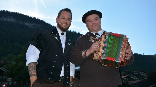 Trauffer und Peter Rymann kurz vor ihrem Auftritt.