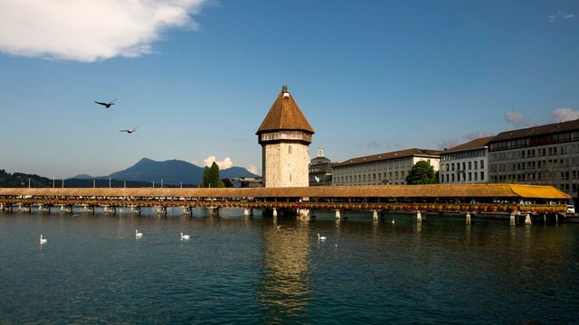 Die Luzerner Kapellbrücke im Jahr 2013 - 20 Jahre nach dem Brand. Die Luzerner Kapellbrücke im Jahr 2013 - 20 Jahre nach dem Brand.