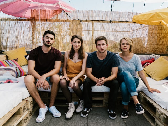 Liebenswerte Wohngemeinschaft: Kuzey, Sophie, Dominic und Eveline (von links) auf der Dachterasse von Haus «Nr. 47». Liebenswerte Wohngemeinschaft: Kuzey, Sophie, Dominic und Eveline (von links) auf der Dachterasse von Haus «Nr. 47».