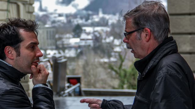 Wenn er organisiert ist er in seinem Element. Farinelli in der Diskussion mit Antonio Milanese dem Projektleiter der Fernsehproduktionsfirma tpc. Wenn er organisiert ist er in seinem Element. Farinelli in der Diskussion mit Antonio Milanese dem Projektleiter der Fernsehproduktionsfirma tpc.