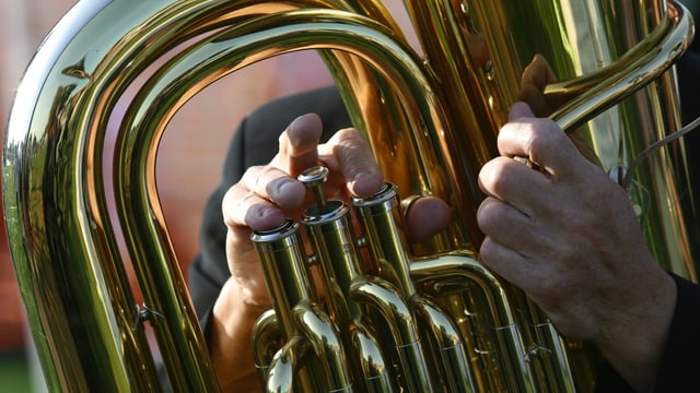 Nahaufnahme eines Blasmusikinstruments. Nahaufnahme eines Blasmusikinstruments.
