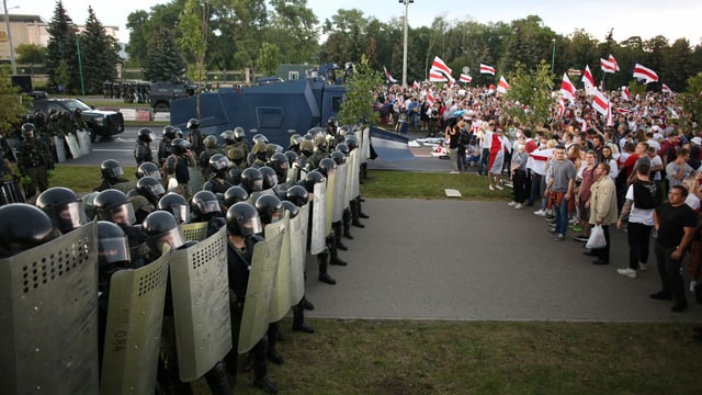 Militaer gegen Demonstranten Militaer gegen Demonstranten