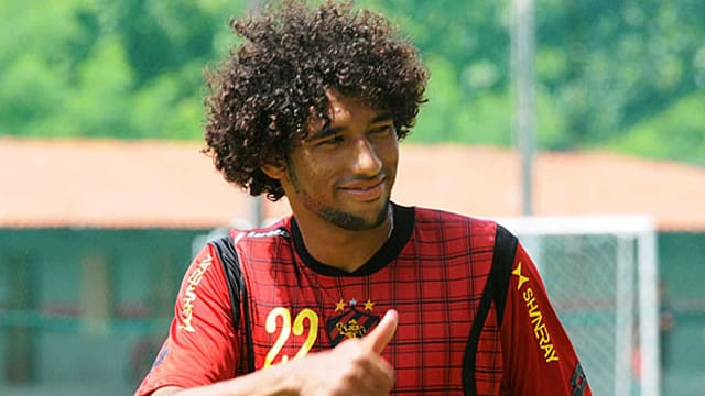 Wilian Rocha macht das «Daumen hoch» zeichen. Wilian Rocha macht das «Daumen hoch» zeichen.