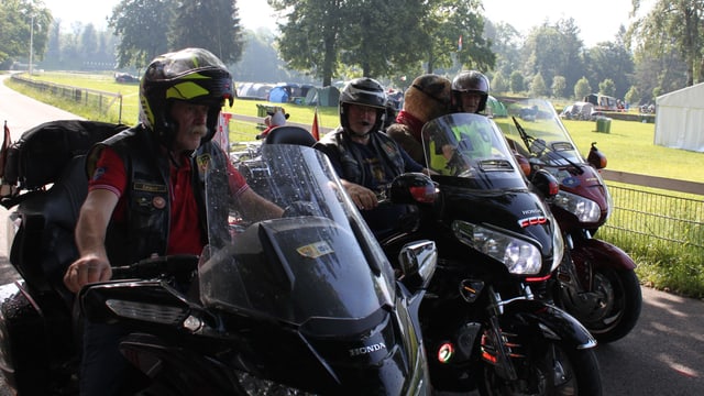 Drei Männer auf je einem Motorrad Drei Männer auf je einem Motorrad