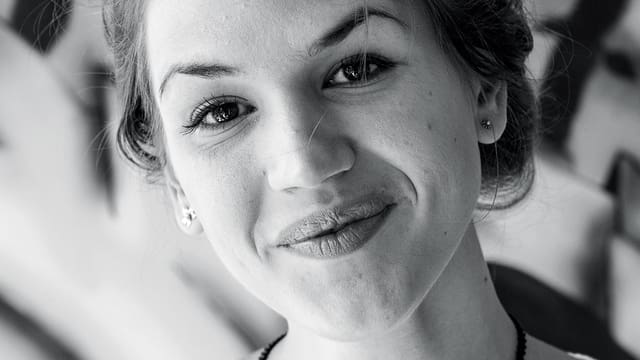 Anja Conzett im Porträt. Anja Conzett im Porträt.