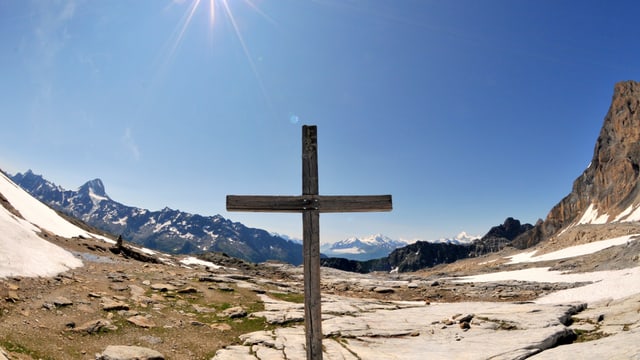Aperer Lötschenpass bei wolkenlosem Himmel. Aperer Lötschenpass bei wolkenlosem Himmel.