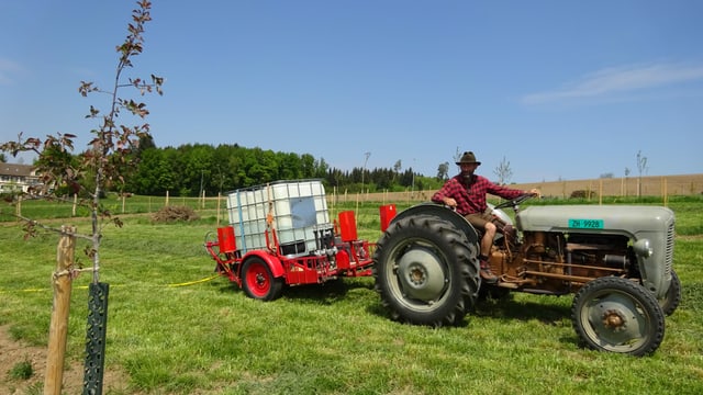 Martin Graf auf dem Traktor Martin Graf auf dem Traktor