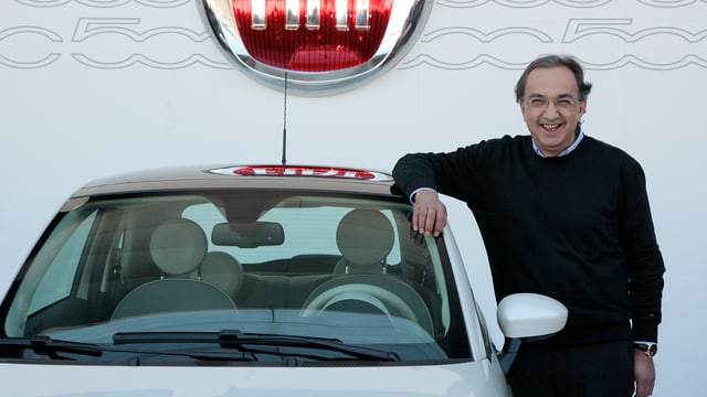 Sergio Marchionne mit Fiat Cinquecento Sergio Marchionne mit Fiat Cinquecento