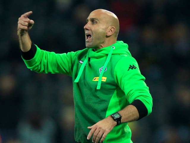 André Schubert gibt in seinem grünen Kapuzenpulli Anweisungen. André Schubert gibt in seinem grünen Kapuzenpulli Anweisungen.