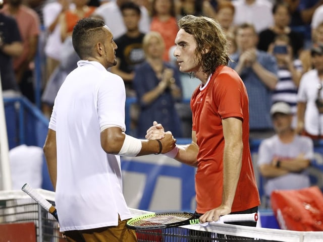 Kyrgios und Tsitsipas beim Shakehands in Washington Kyrgios und Tsitsipas beim Shakehands in Washington