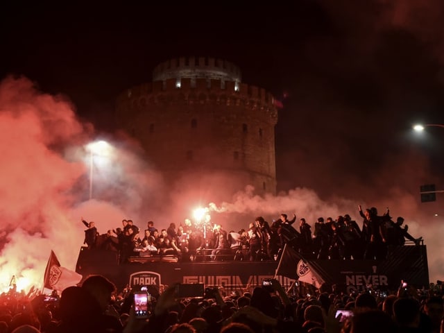 PAOK feiert seinen Meistertitel.