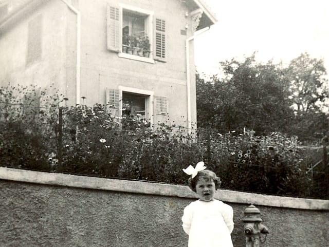 Seitlich hat das Haus nur Platz für ein Fenster. Seitlich hat das Haus nur Platz für ein Fenster.