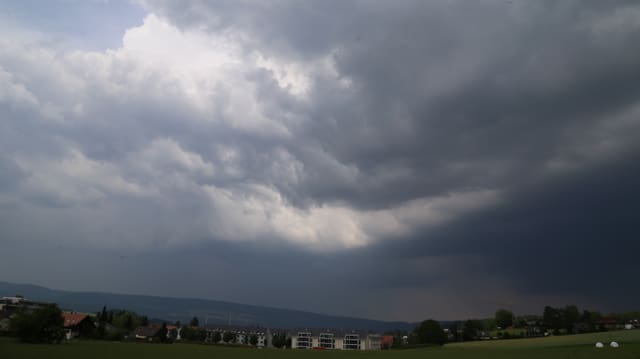 Auch über Büsserach machte sich die Sonne am 12. Juni rar. Auch über Büsserach machte sich die Sonne am 12. Juni rar.