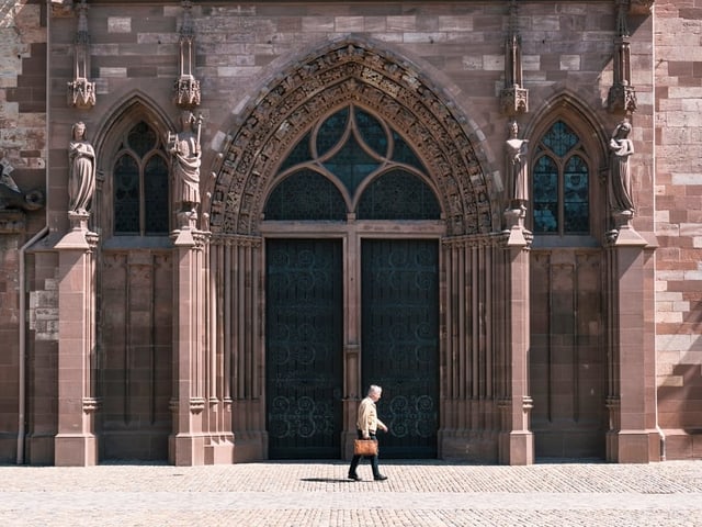 Das Tor des Basler Münsters. Das Tor des Basler Münsters.