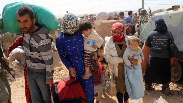 Flüchtlingsfamilie bei ihrer Ankunft in der Türkei Flüchtlingsfamilie bei ihrer Ankunft in der Türkei