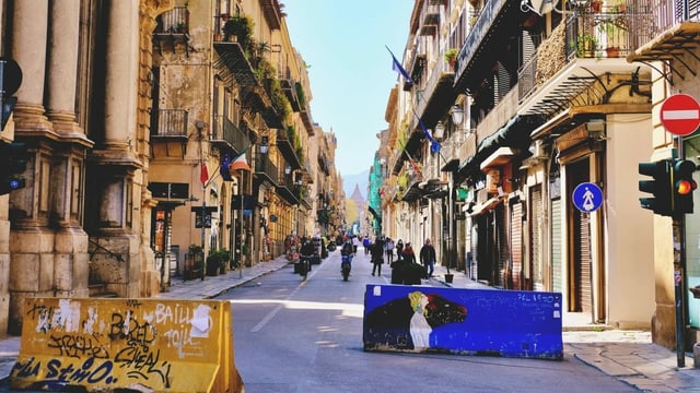 Wenig bevölkerte Strasse in Palermo. Wenig bevölkerte Strasse in Palermo.