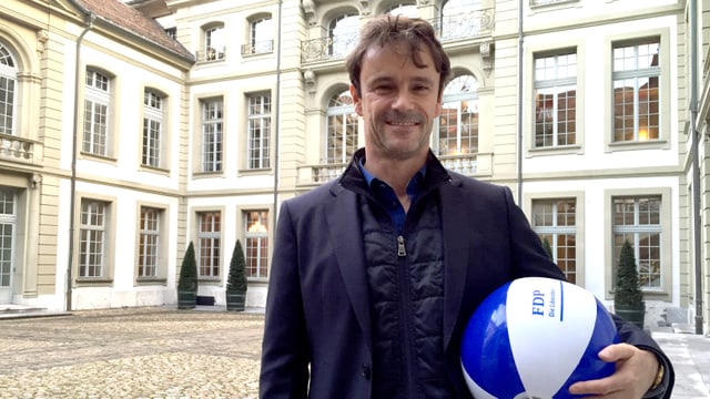 Philippe Müller mit einem Wasserball Philippe Müller mit einem Wasserball