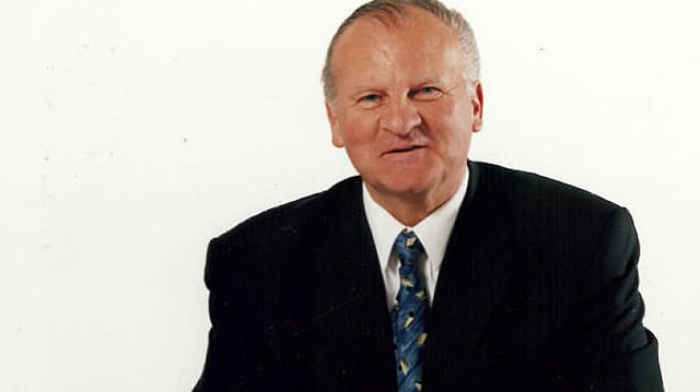 Porträt von Peter Galliker mit Krawatte. Porträt von Peter Galliker mit Krawatte.