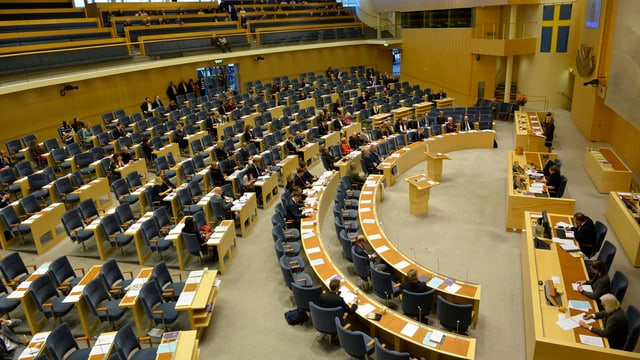 Das Bild zeigt Sitzreihen im Schwedischen Parlament. Das Bild zeigt Sitzreihen im Schwedischen Parlament.