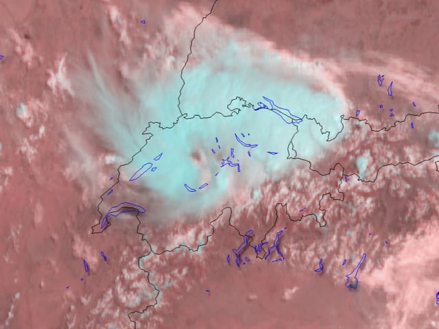 Satellitenbild der Schweiz mit grossem Wolkenpflatsch über der ganzen Alpennordseite. Satellitenbild der Schweiz mit grossem Wolkenpflatsch über der ganzen Alpennordseite.