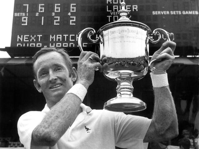 Rod Laver im Jahr 1969 mit der US-Open-Trophäe, die ihm den Grand Slam brachte. Rod Laver im Jahr 1969 mit der US-Open-Trophäe, die ihm den Grand Slam brachte.
