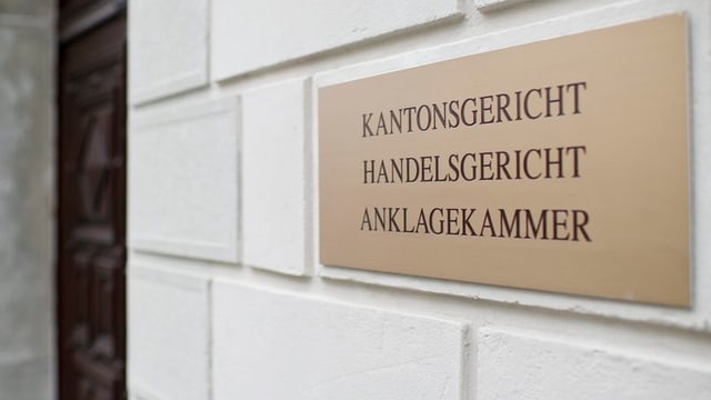 Die Tafel, die den Eingang des Kantonsgerichts in St. Gallen markiert. Die Tafel, die den Eingang des Kantonsgerichts in St. Gallen markiert.