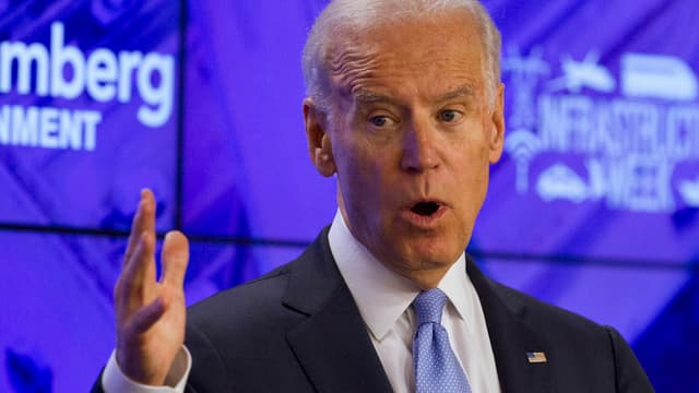 Joe Biden gestikuliert während einer Rede Joe Biden gestikuliert während einer Rede