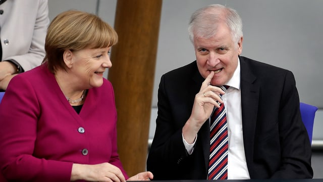 Merkel nimmt die Deadline an, die ihr Seehofer gesetzt hat. Merkel nimmt die Deadline an, die ihr Seehofer gesetzt hat.