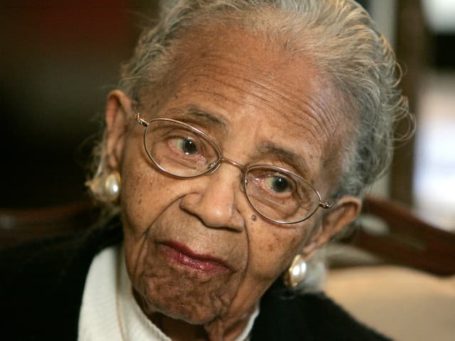 Ann Nixon Cooper hat sich in der African-American community von Atlanta engagiert. Ann Nixon Cooper hat sich in der African-American community von Atlanta engagiert.