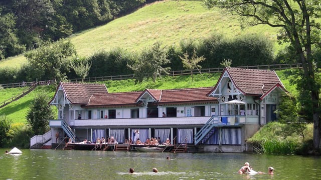 Gemeinschaftsbad Drei Weiher in Dreilinden: Ein historisches St. Galler Badehaus. Gemeinschaftsbad Drei Weiher in Dreilinden: Ein historisches St. Galler Badehaus.