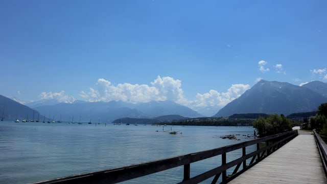 Blick von Thun über den See Richtung Berner Alpen. Blick von Thun über den See Richtung Berner Alpen.