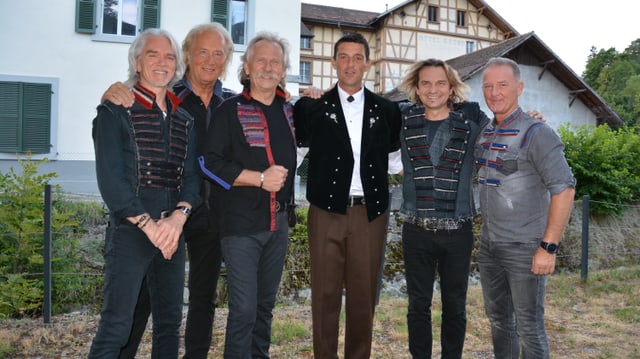 Roman Kilchsperger im Berner Mutz zusammen mit Höhner.