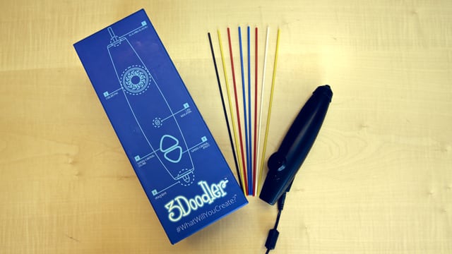 Packung, Stift und Plastikstäbchen Packung, Stift und Plastikstäbchen