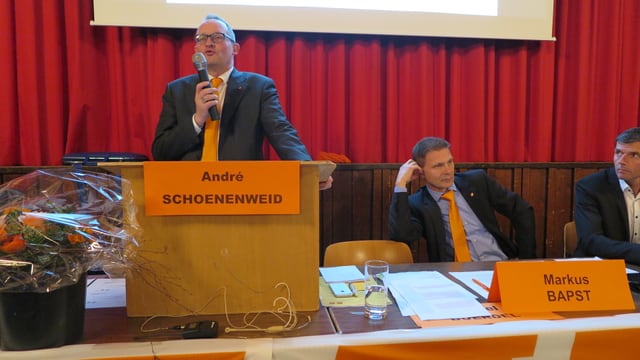 Der Präsident am Rednerpult. Der Präsident am Rednerpult.