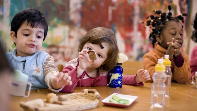 Kleinkinder in einem Kinderhort. Kleinkinder in einem Kinderhort.