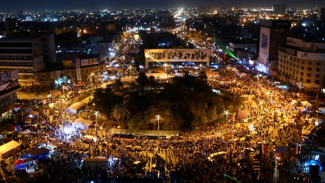 Tahrir fotografiert von oben, viele Lichter zu sehen. Tahrir fotografiert von oben, viele Lichter zu sehen.