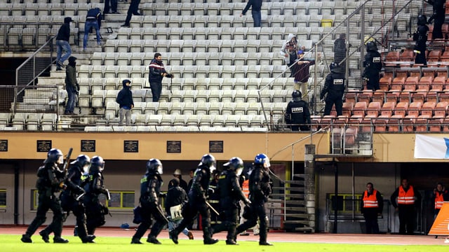 Die Polizei hatte viel zu tun während des letzten Leman-Derbys. Die Polizei hatte viel zu tun während des letzten Leman-Derbys.