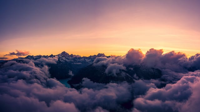 Morgenstimmung mit Quellwolken am Grimselpass Morgenstimmung mit Quellwolken am Grimselpass