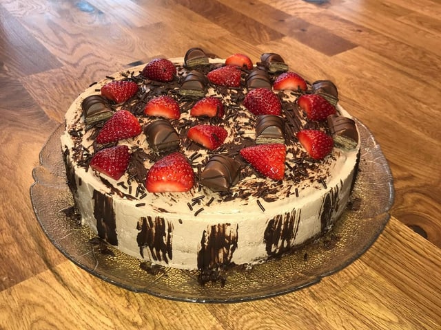 Der Schokoladen-Erdbeer-Kuchen von Géraldine Ruckstuhl. Der Schokoladen-Erdbeer-Kuchen von Géraldine Ruckstuhl.