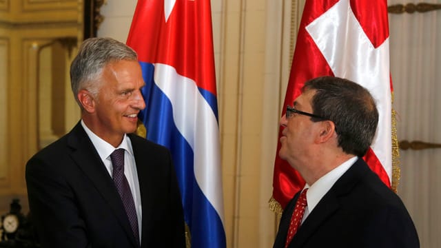 Il minister da l'exteriur da la Svizra, Didier Burkhalter cun ses collega d'uffizi Bruno Eduardo Rodriguez. Il minister da l'exteriur da la Svizra, Didier Burkhalter cun ses collega d'uffizi Bruno Eduardo Rodriguez.