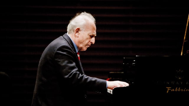 Video «Maurizio Pollini – von Meisterhand» abspielen Video «Maurizio Pollini – von Meisterhand» abspielen