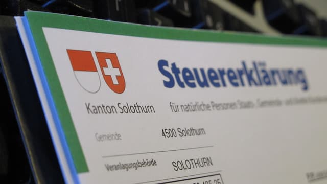 Dokument Steuererklärung mit Solothurner Fahne Dokument Steuererklärung mit Solothurner Fahne
